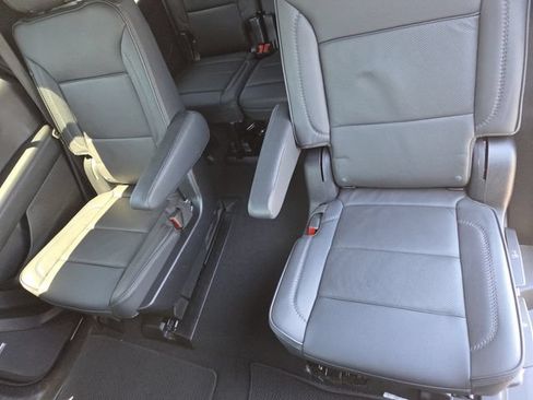 Used 2025 GMC Yukon Denali AWD/4WD image 31