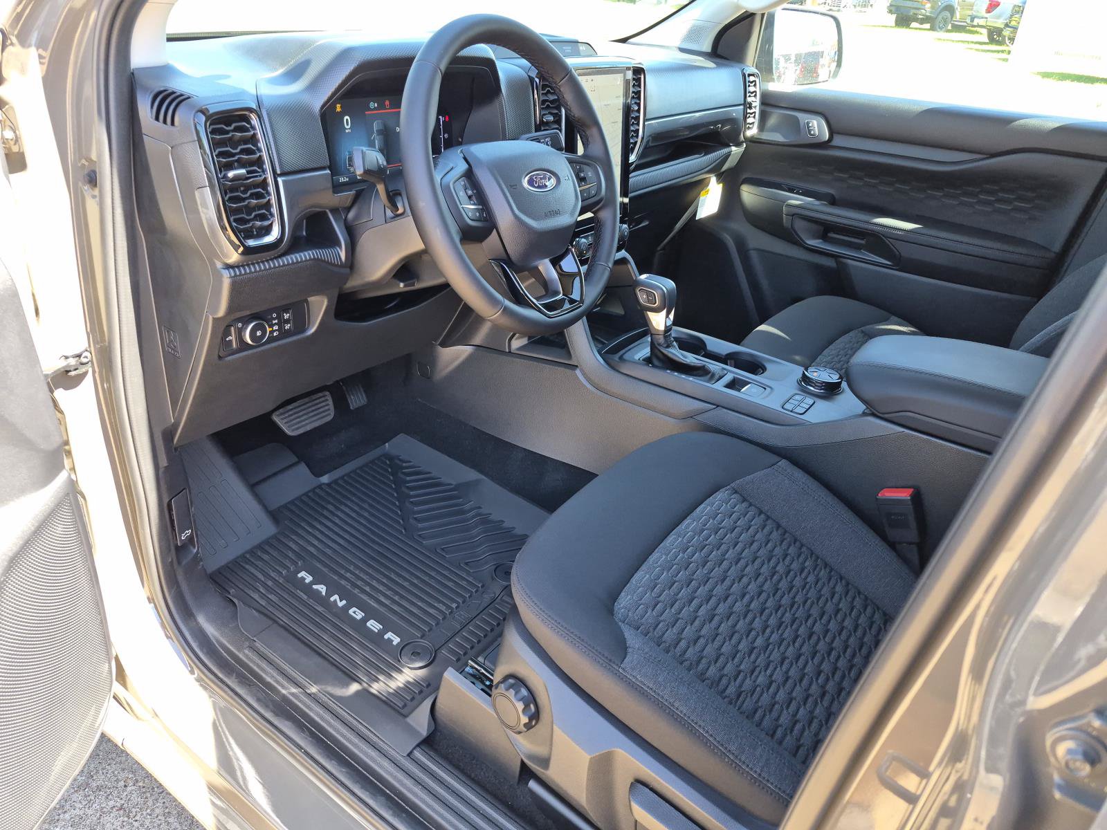 New 2026 Ford Ranger XLT w/ Black Appearance Package AWD/4WD image 9