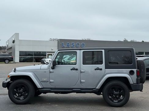 Used 2013 Jeep Wrangler Unlimited Sahara w/ Connectivity Group image 38