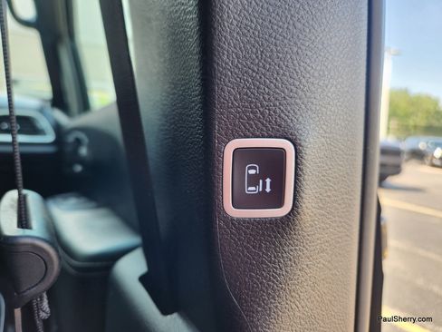 Used 2025 Chrysler Pacifica Select FWD image 58