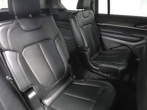 Used 2023 Jeep Grand Cherokee L Limited AWD/4WD image 17