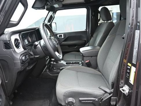 Used 2025 Jeep Wrangler Unlimited Sahara AWD/4WD image 14