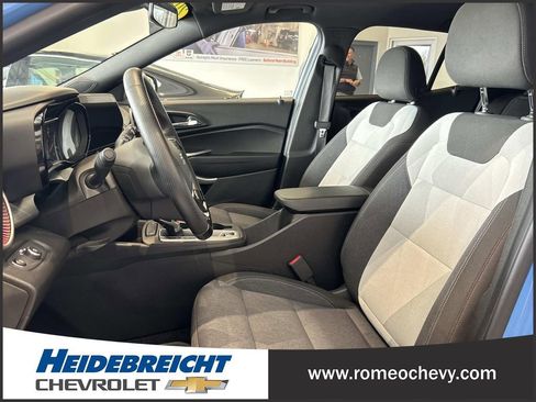 Used 2024 Chevrolet Trax RS w/ Sunroof Package image 13