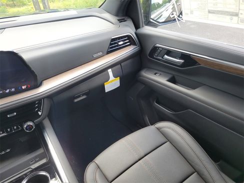 New 2025 Chevrolet Suburban High Country image 15