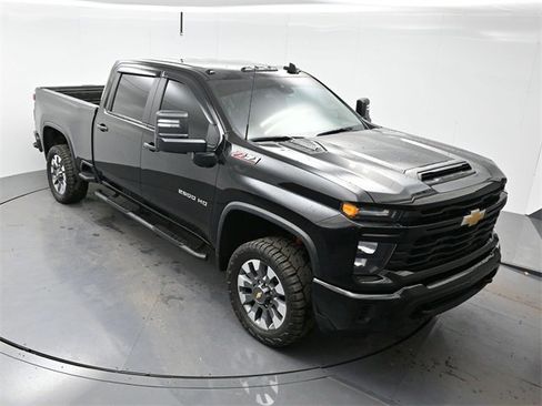 Used 2024 Chevrolet Silverado 2500 Custom w/ Custom Value Package image 17