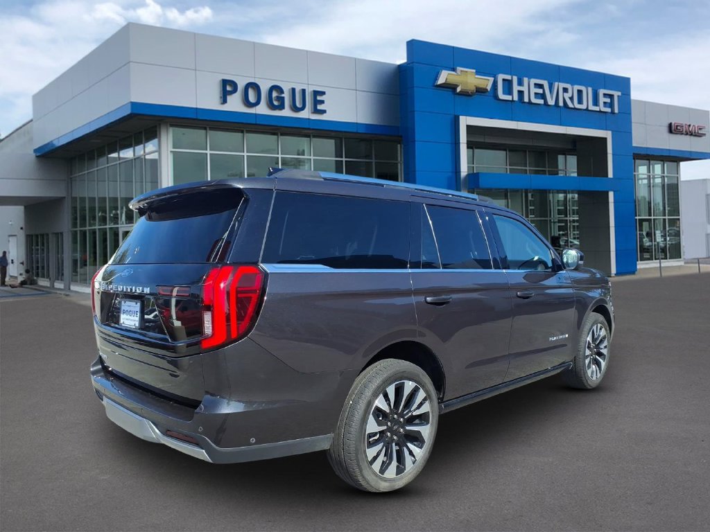 Used 2025 Ford Expedition Platinum w/ Driver's Package AWD/4WD image 2
