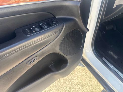 Used 2012 Jeep Grand Cherokee Overland AWD/4WD image 7