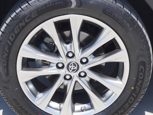 Used 2017 Toyota RAV4 Limited w/ Advanced Technology Package AWD/4WD image 4