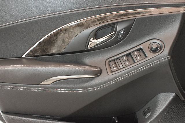 Used 2014 Buick LaCrosse Leather FWD image 20