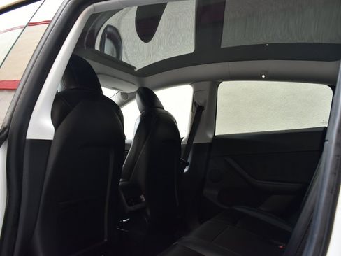 Used 2021 Tesla Model Y 2WD image 15