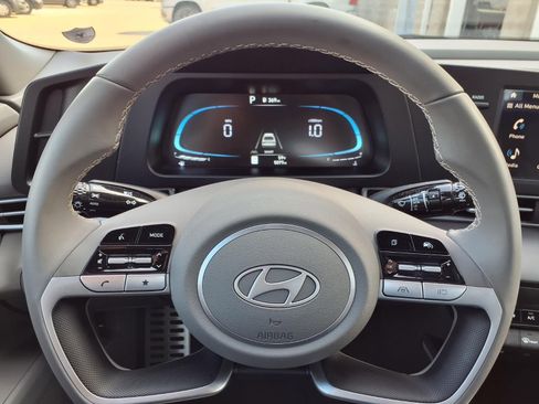 Used 2025 Hyundai Elantra Sport image 7