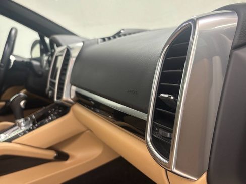 Used 2014 Porsche Cayenne Platinum Edition AWD/4WD image 40