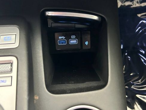 Used 2025 Genesis GV70 2.5T AWD/4WD image 50