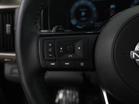 Used 2024 Nissan Pathfinder Platinum AWD/4WD image 19