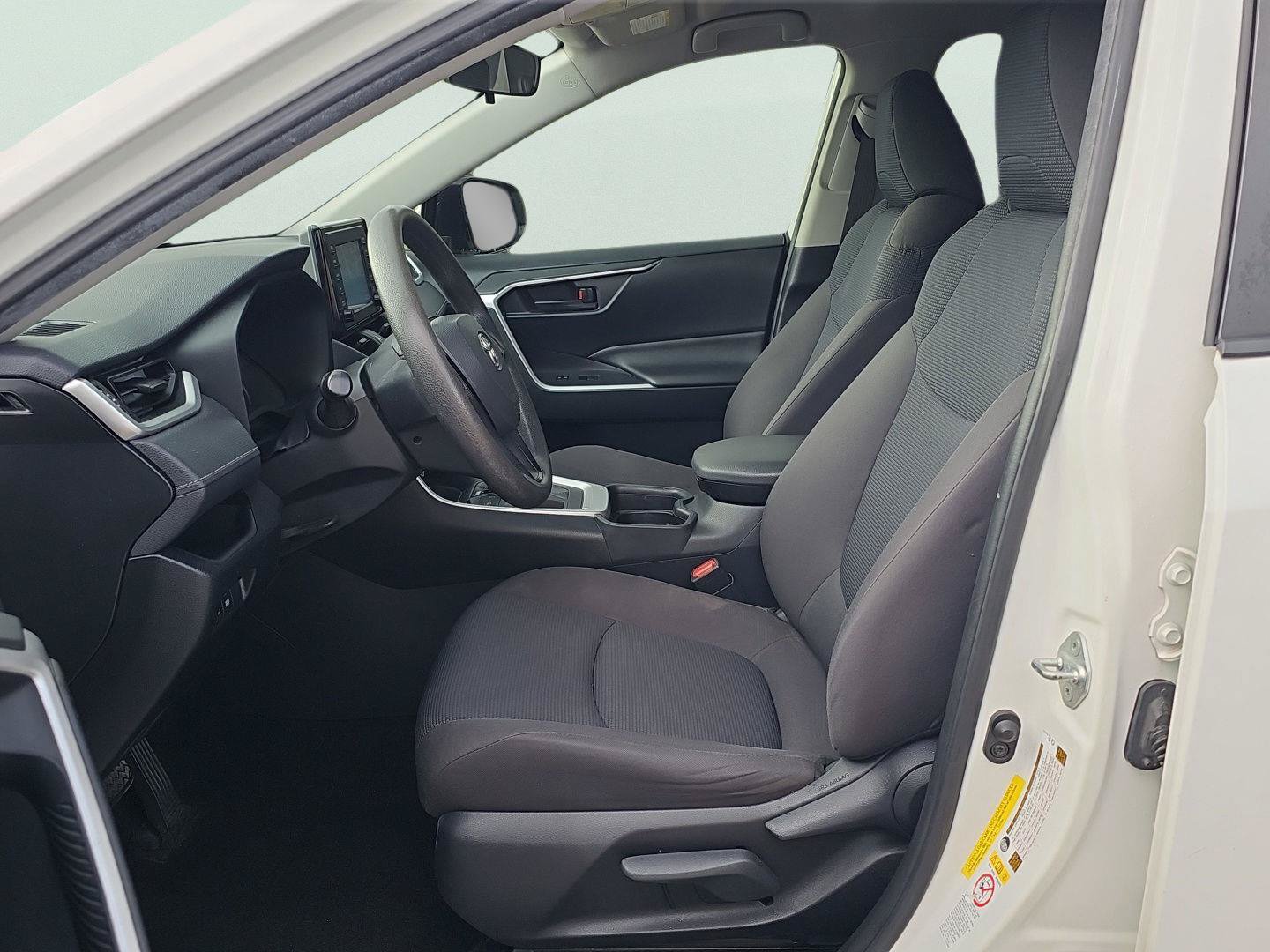 Used 2019 Toyota RAV4 LE FWD image 13
