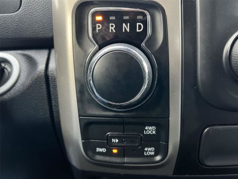 Used 2017 RAM 1500 Classic SLT w/ Luxury Group image 19