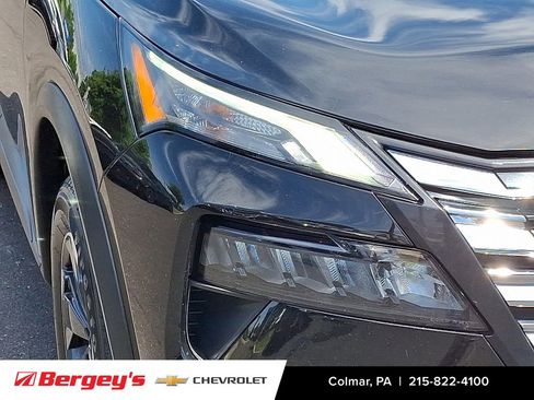 Used 2024 Nissan Rogue SV AWD/4WD image 11