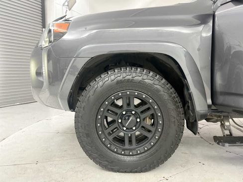 Used 2020 Toyota 4Runner TRD Off-Road AWD/4WD image 23