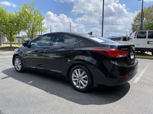 Used 2015 Hyundai Elantra SE w/ Option Group 03 FWD image 7