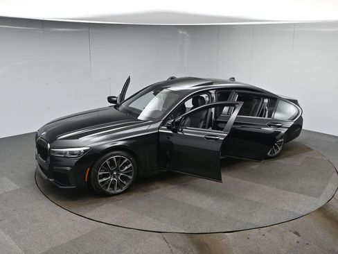 Used 2021 BMW 750i xDrive w/ Executive Package image 56