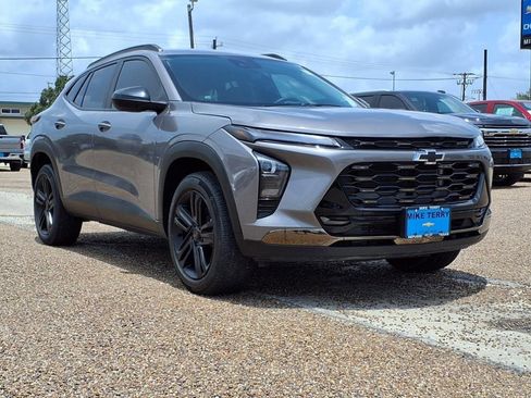 Used 2025 Chevrolet Trax ACTIV w/ Driver Confidence Package image 3