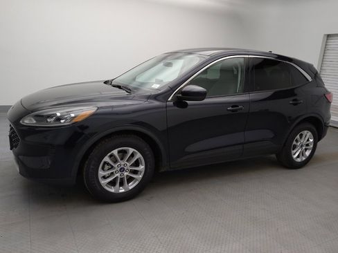 Used 2021 Ford Escape SE image 3