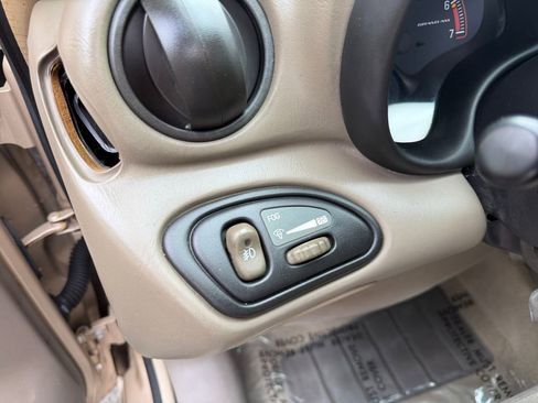 Used 2005 Pontiac Grand Am SE FWD image 32