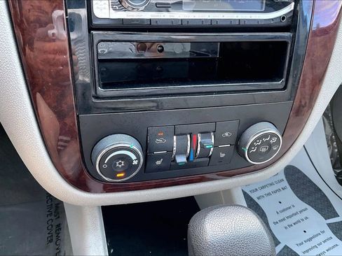 Used 2011 Chevrolet Impala LT w/ Luxury Edition Package FWD image 18