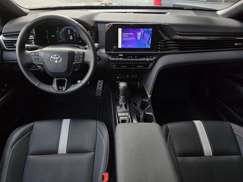 Certified 2025 Toyota Camry SE w/ Convenience Package image 13