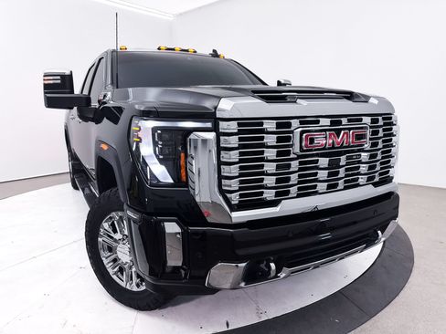 Used 2025 GMC Sierra 3500 Denali w/ Denali Reserve Package AWD/4WD image 8
