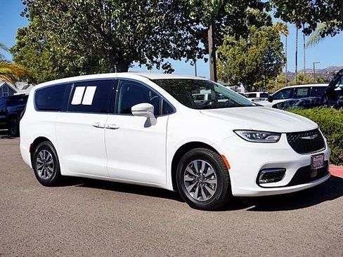 Used 2022 Chrysler Pacifica Touring-L FWD image 6