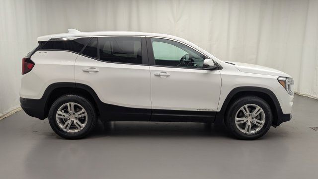 Used 2023 GMC Terrain SLE AWD/4WD image 4