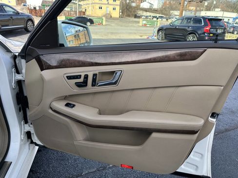 Used 2011 Mercedes-Benz E 350 4MATIC Sedan image 9
