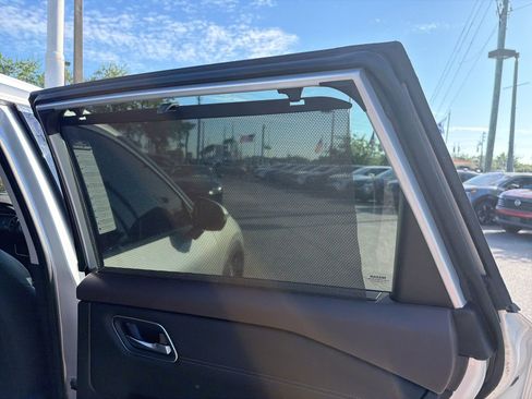 Used 2021 Nissan Rogue SV w/ Premium Package FWD image 15