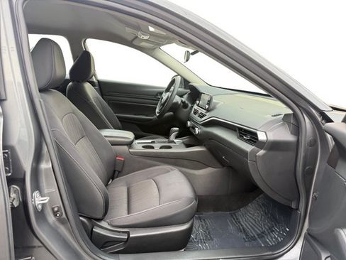 Used 2024 Nissan Altima 2.5 S FWD image 12