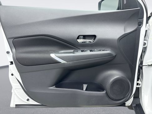 Used 2023 Nissan Kicks SV FWD image 9