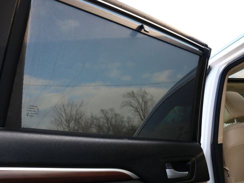 Used 2016 Toyota Highlander Limited image 32