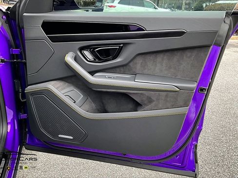 Used 2025 Lamborghini Urus SE image 21