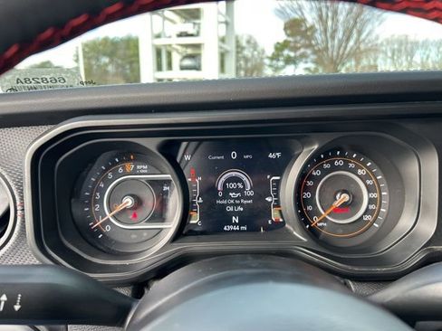 Used 2024 Jeep Gladiator Rubicon w/ Technology Group image 19