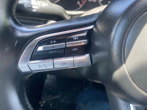 Used 2019 MAZDA MAZDA3 Hatchback FWD image 17