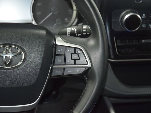 Used 2023 Toyota Highlander LE AWD/4WD image 36