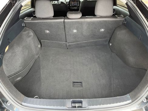 Used 2022 Toyota Prius LE image 17