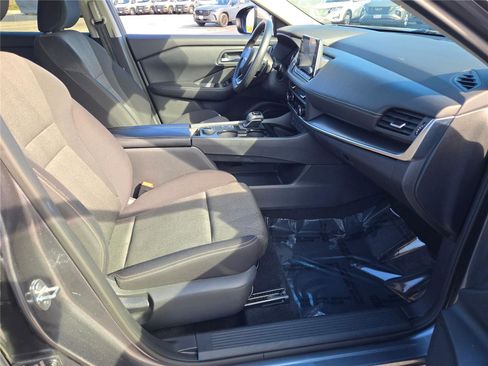 Used 2024 Nissan Rogue SV image 7