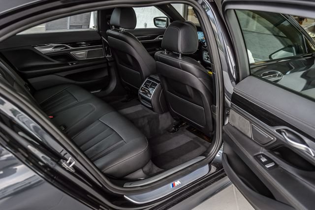 Used 2019 BMW 740i w/ M Sport Package RWD image 45