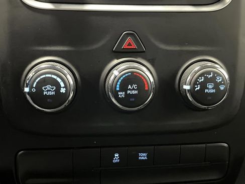 Used 2022 RAM 1500 Classic SLT image 17