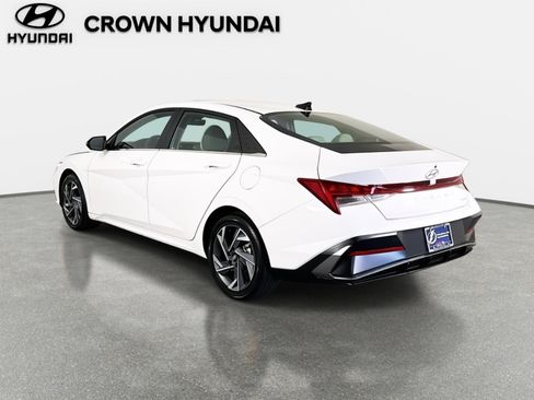 Certified 2025 Hyundai Elantra Limited image 7