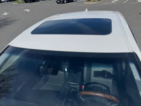 Used 2016 Lexus ES 300h w/ Navigation System Package image 9