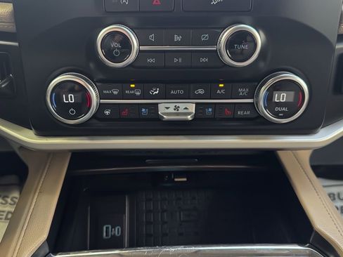 Used 2024 Ford Expedition Limited image 31