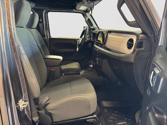 Used 2025 Jeep Gladiator Sport AWD/4WD image 16