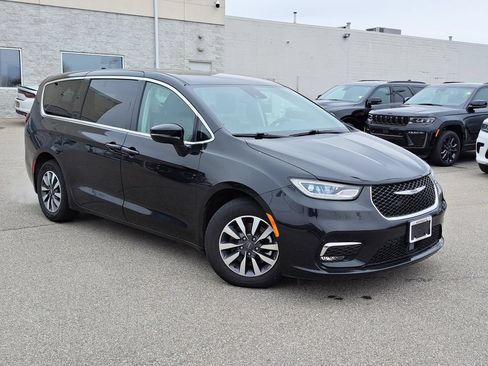 Used 2024 Chrysler Pacifica Limited FWD image 27